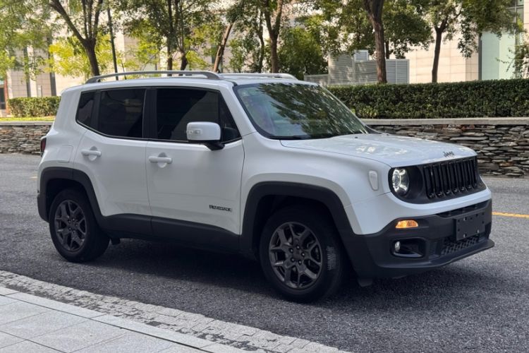 Used  Renegade 2018 Connected Large Screen Version 180T Automatic Kinetic Edition+
