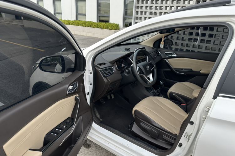 Used Baojun 310W 2017 1.5L Manual Fashion Edition China VI
