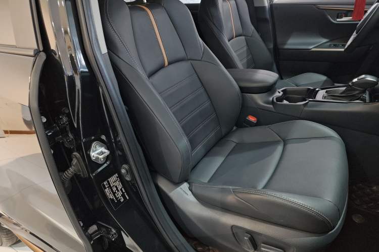 Used Toyota Wildlander 2024 2.0L CVT 4x4 Luxury PLUS Edition