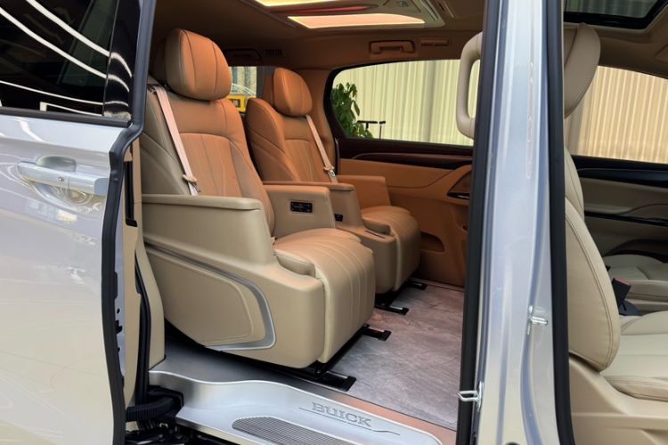 Used Buick GL8 New Energy 2025 Lushang First-Drive Edition 7-Seater
