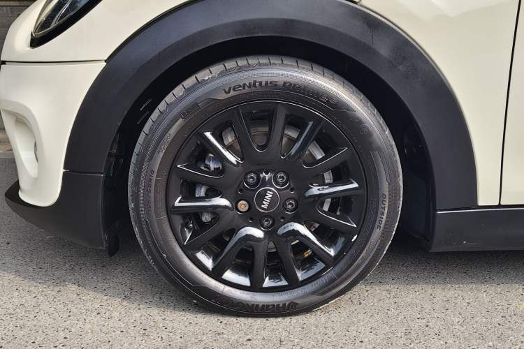 Used  MINI 2018 1.5T COOPER Classic Edition Five-Door Version
