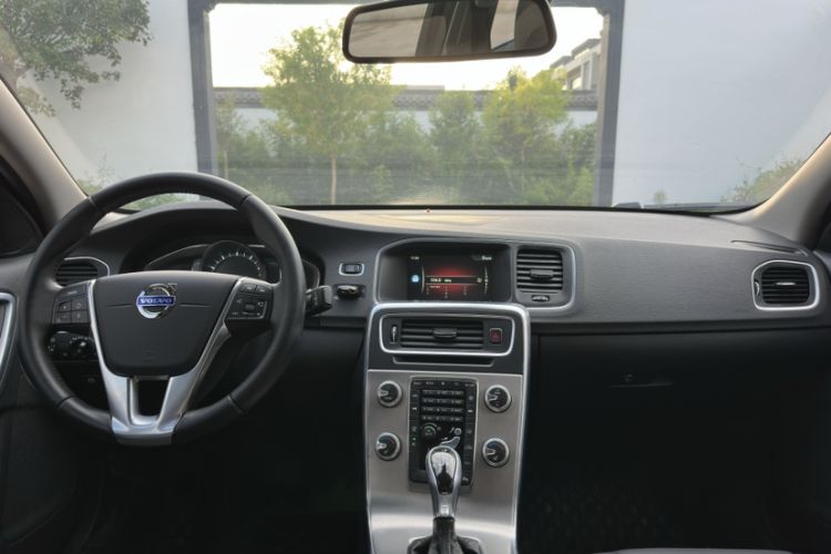 Used Volvo S60 2016 S60L T4 Zhiyuan Edition
