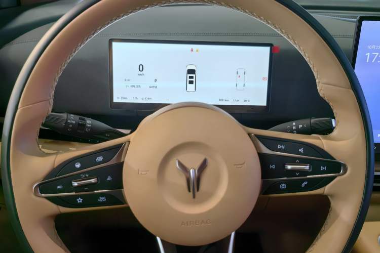 Used VOYAH Dream 2025 PHEV Four-Wheel Drive Excellence Kunpeng Edition
