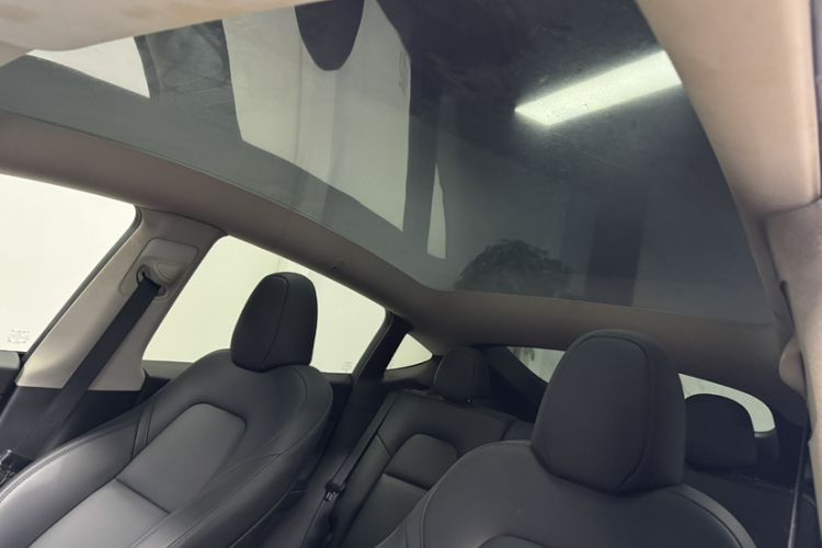 Used Tesla Model Y 2023 Rear-Wheel-Drive Version
