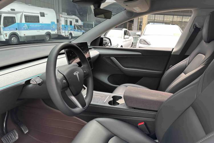 Used Tesla Model Y 2023 Rear-Wheel-Drive Version
