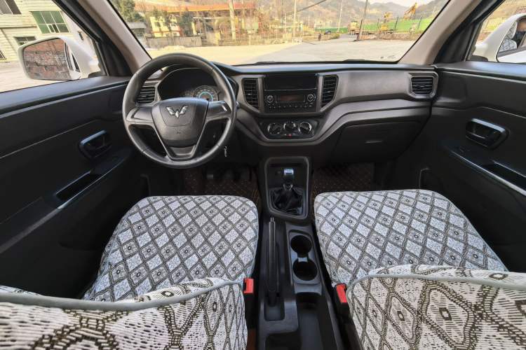 Used Wuling Hongguang V 2019 1.5L Enjoyment Version China VI LAR
