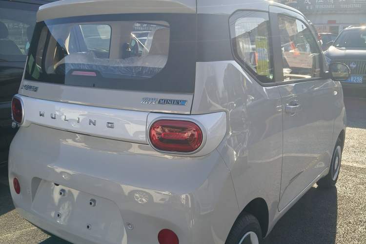 Used Wuling Hongguang MINIEV 2024 3rd Generation 215km Youth Edition

