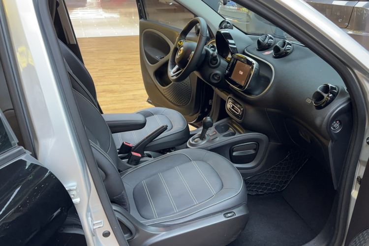 Used  forfour 2016 0.9T 66 kW Pioneer Edition