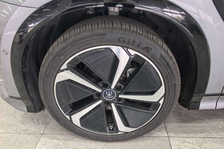 Used BYD Song L EV 2025 Intelligent Driving Version 662 km LiDAR Excellence Edition
