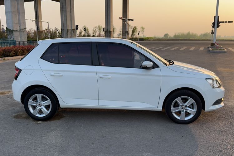 Used Skoda Fabia 2016 1.4L Automatic Car Enjoy Edition