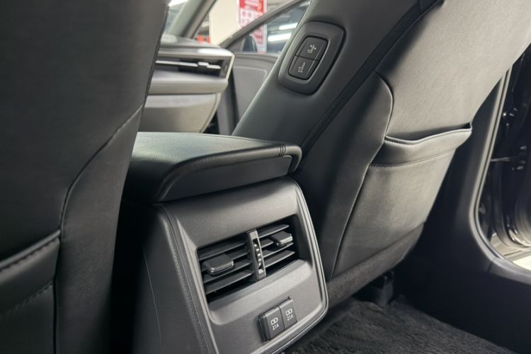 Used Toyota Avalon 2019 Dual-Engine 2.5L Luxury Edition China VI Standard
