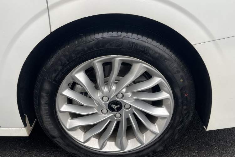 Used VOYAH Dream 2024 PHEV Extended-Range Premium Edition
