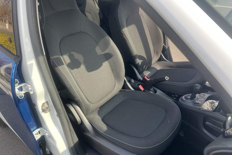 Used  forfour 2016 1.0L 52 kW Passion Edition
