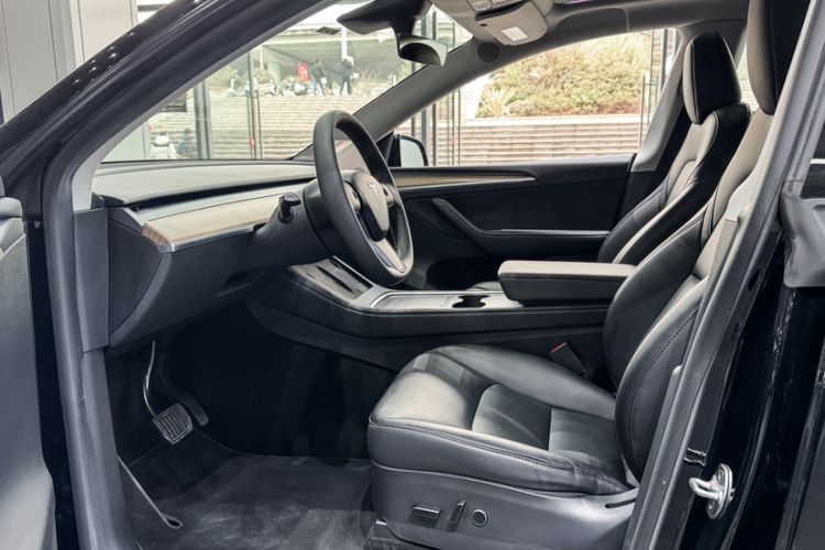 Used Tesla Model Y 2022 Long-Range All-Wheel-Drive Version