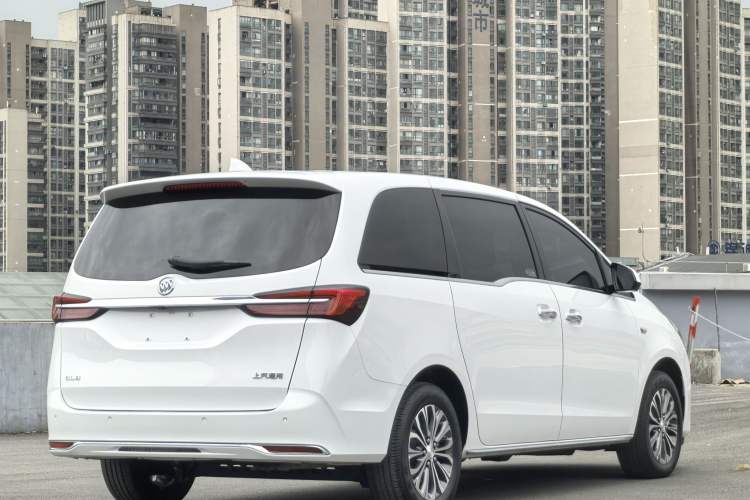 Used Buick GL8 2023 Facelifted Land Cruiser Executive Luxury Version
