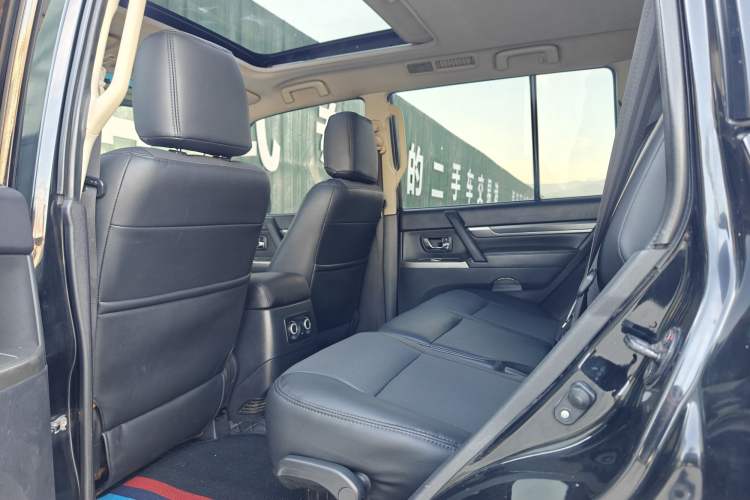 Used Mitsubishi Pajero 2014 3.0L Elite Edition
