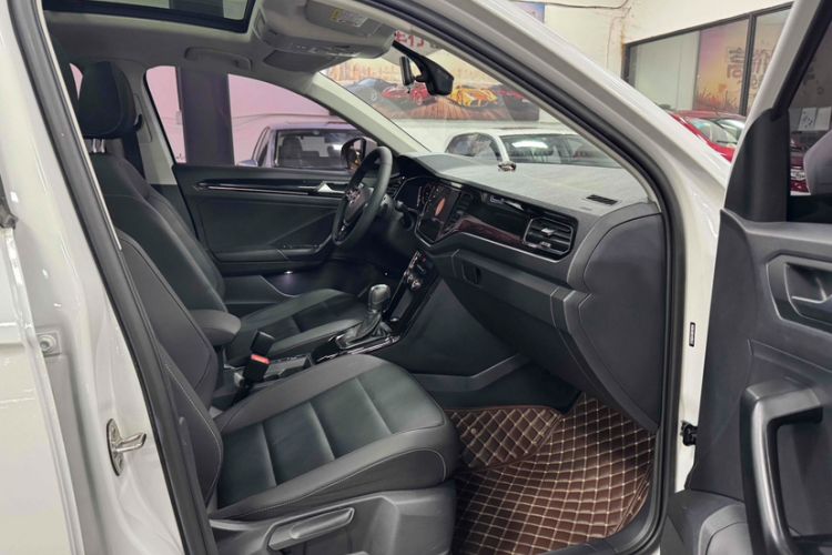 Used Volkswagen T-ROC 2021 280TSI DSG Two-Wheel Drive Comfort Connect Edition