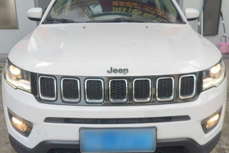 Used  Compass 2017 200T Automatic Enjoyment Version
