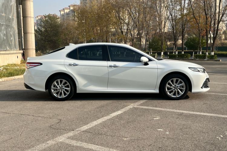 Used Toyota Camry 2021 2.0G Luxury Edition
