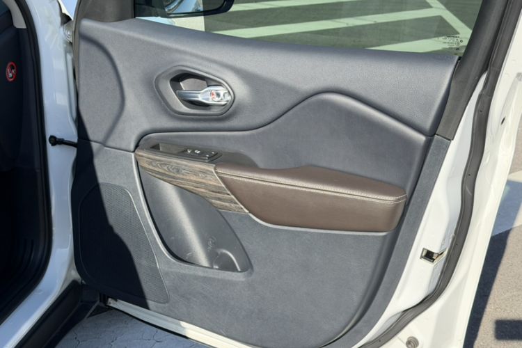 Used  Cherokee 2016 2.4L Leading Edition
