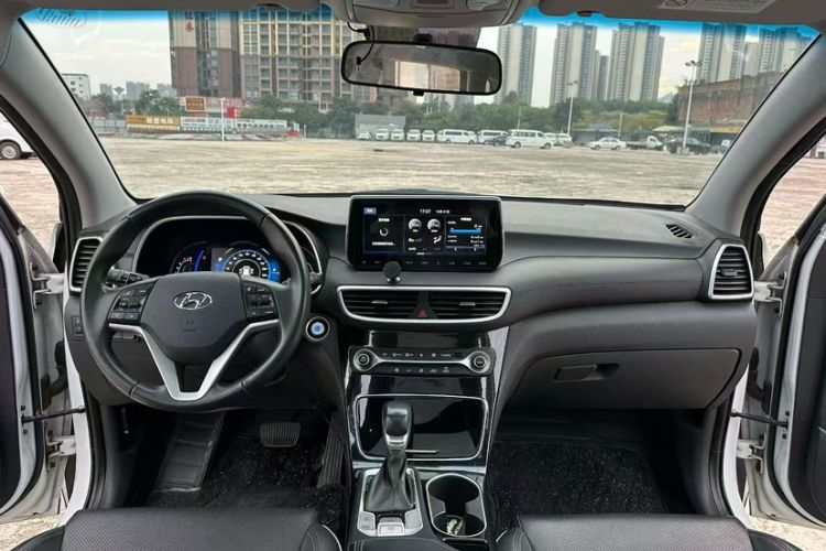 Used Hyundai Tucson 2019 280TGDi Dual-Clutch Two-Wheel Drive Fashion Edition China VI Standard
