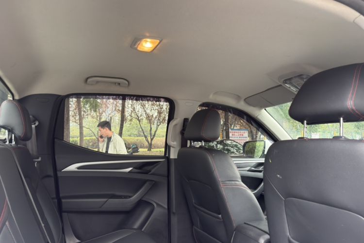 Used SAIC MAXUS T60 2017 2.0T Gasoline Automatic Two-Wheel Drive High-Ride Elite Standard Cabin
