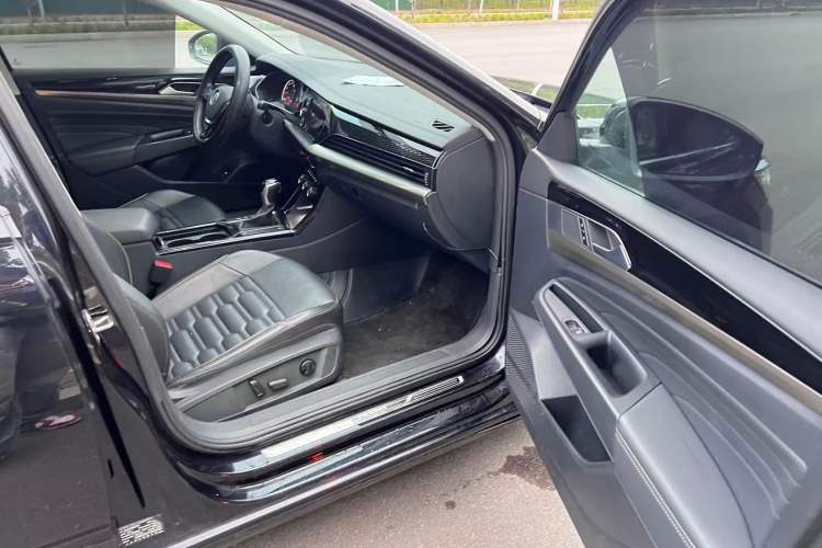 Used Volkswagen Passat 2019 330TSI Elite Edition China VI
