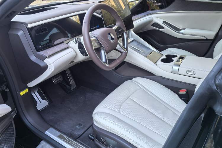 Used Denza Z9 2024 1100 km Four-Wheel Drive Max Version