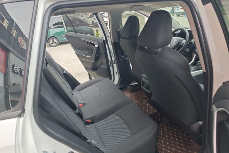 Used Toyota Wildlander 2024 2.0L CVT Two-Wheel Drive Leading Edition
