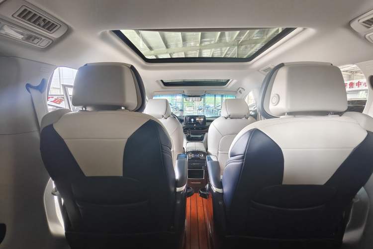 Used Buick GL8 2021 Land Cruiser Executive 652T Premium Model
