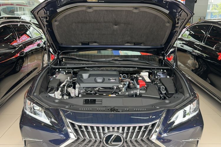 Used Lexus ES 2023 200 Excellence Edition
