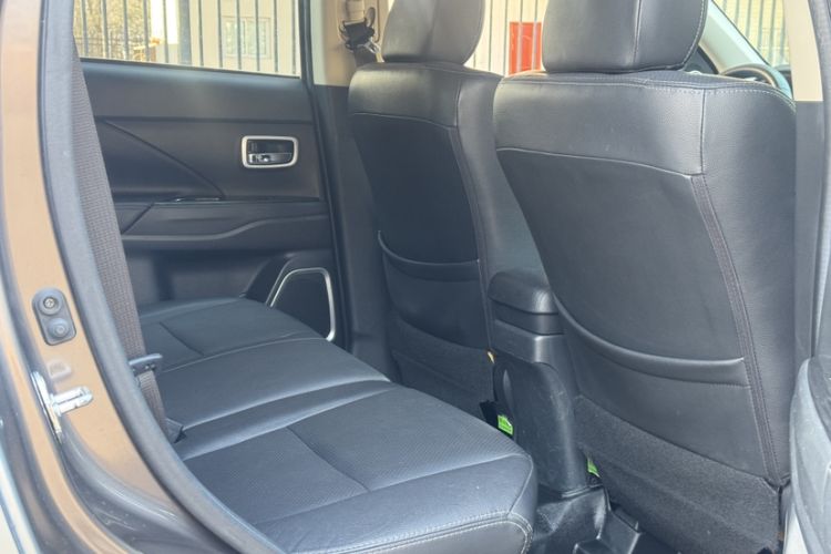 Used Mitsubishi Outlander 2018 2.0L Two-Wheel Drive Glory Edition 5 Seats
