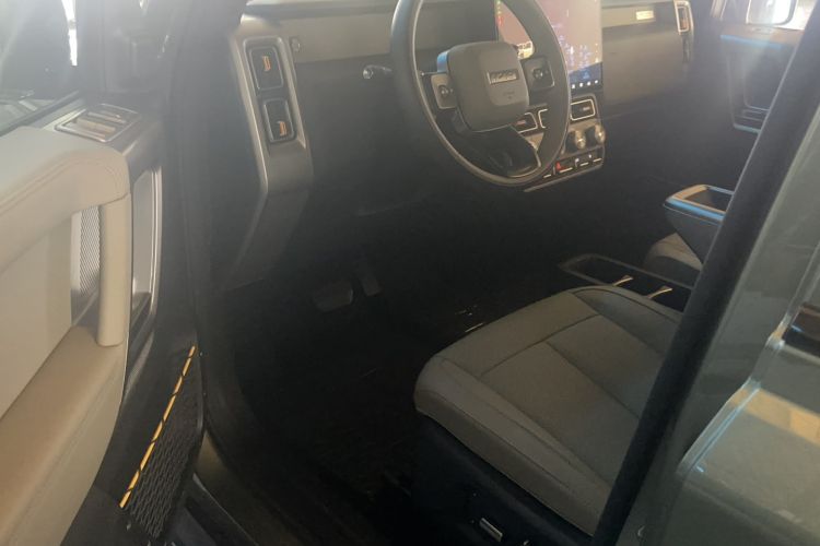 Used  V23 2025 501 Four-Wheel Drive Intelligent Driving Version
