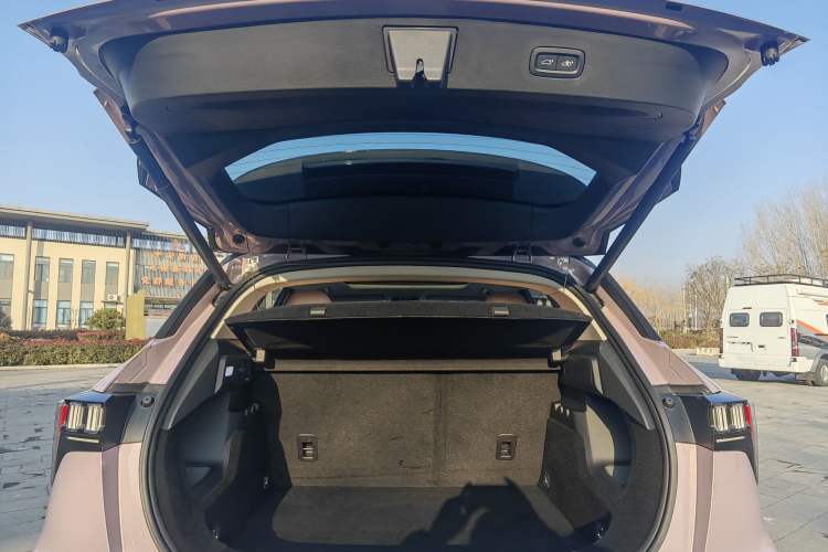 Used Lynk & Co 06 2021 1.5T Shero Pink Special Edition
