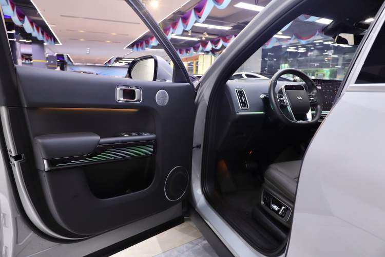 Used Li Auto L8 2023 Pro Model
