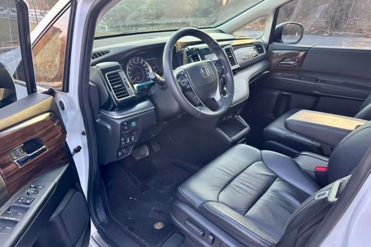 Used Honda Elysion 2016 2.4L Luxury Edition
