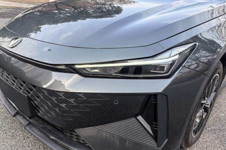 Used Changan UNI-V iDD 2024 Blue Whale Smart Electric iDD 136km Smart & Fun Model
