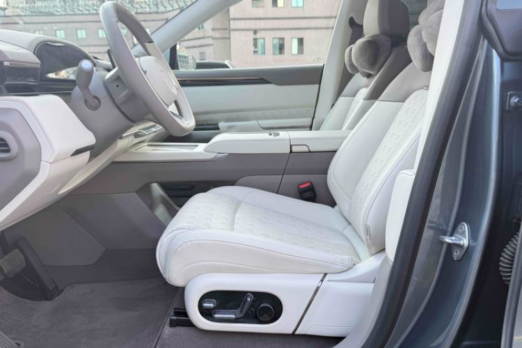 Used Zeekr 7X 2025 100 kWh Long-Range Rear-Wheel Drive with Intelligent Driving Features
