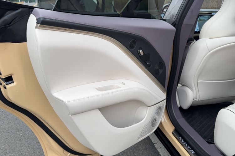 Used  11 2024 630 Rear-Wheel Drive Edition with Three Lasers