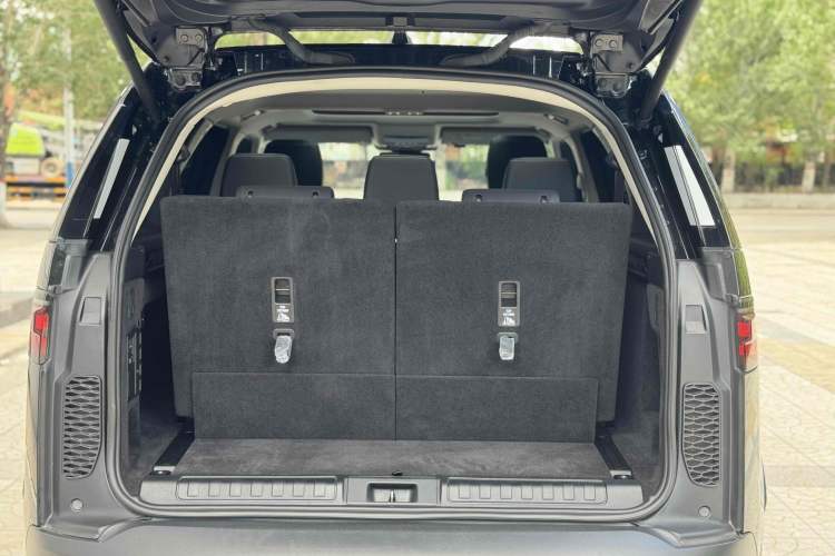 Used Land Rover Discovery 2024 360 PS S