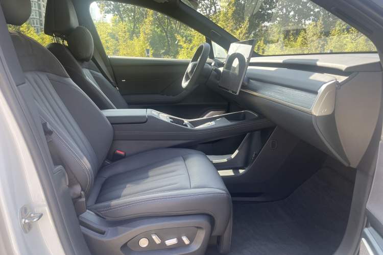 Used ONVO L60 2024 60 kWh Rear-Drive Version
