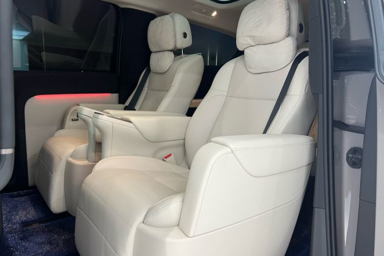 Used Li Auto MEGA 2025 Ultra Smart Refreshed Edition
