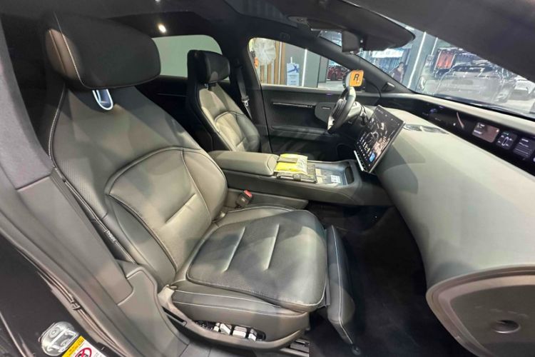 Used  12 2024 700 Three-Laser Rear-Wheel Drive Luxury Edition
