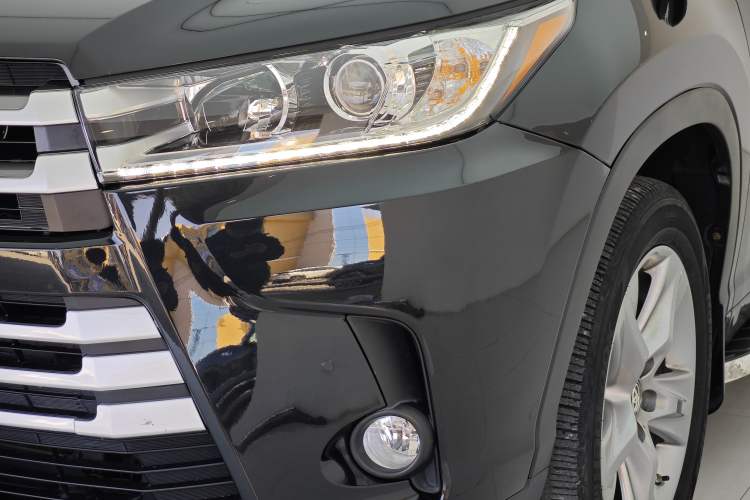 Used Toyota Highlander 2018 2.0T Four-Wheel Drive Luxury Edition 7 Seats China V Emission Standard
