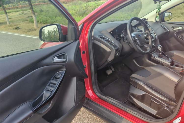 Used Ford Focus 2012 Hatchback 1.6L Automatic Fashion Edition
