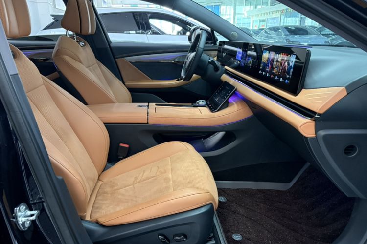 Used VOYAH PASSION 2024 PHEV Four-Wheel Drive Ultra-Long Range Flagship Model
