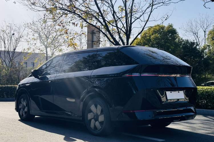 Used XPeng X9 2024 610 Long-Range Pro
