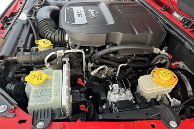 Used  Wrangler 2015 3.6L Rubicon Two-Door Comfort Edition
