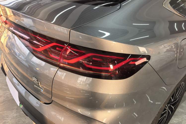 Used BYD Qin L 2025 DM-i Smart Drive 120KM Excellence Model
