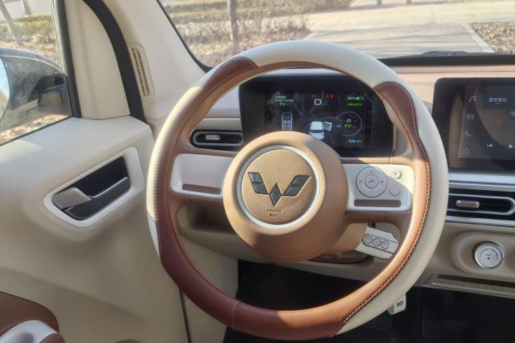 Used Wuling Hongguang MINIEV 2024 3rd Generation 215km Advanced Version
